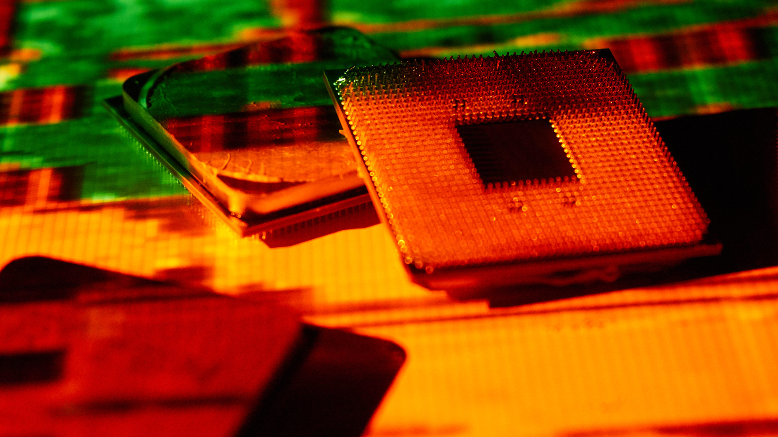 Pinos dobrados de processadores AMD. Crédito: Alex Cranz/Gizmodo