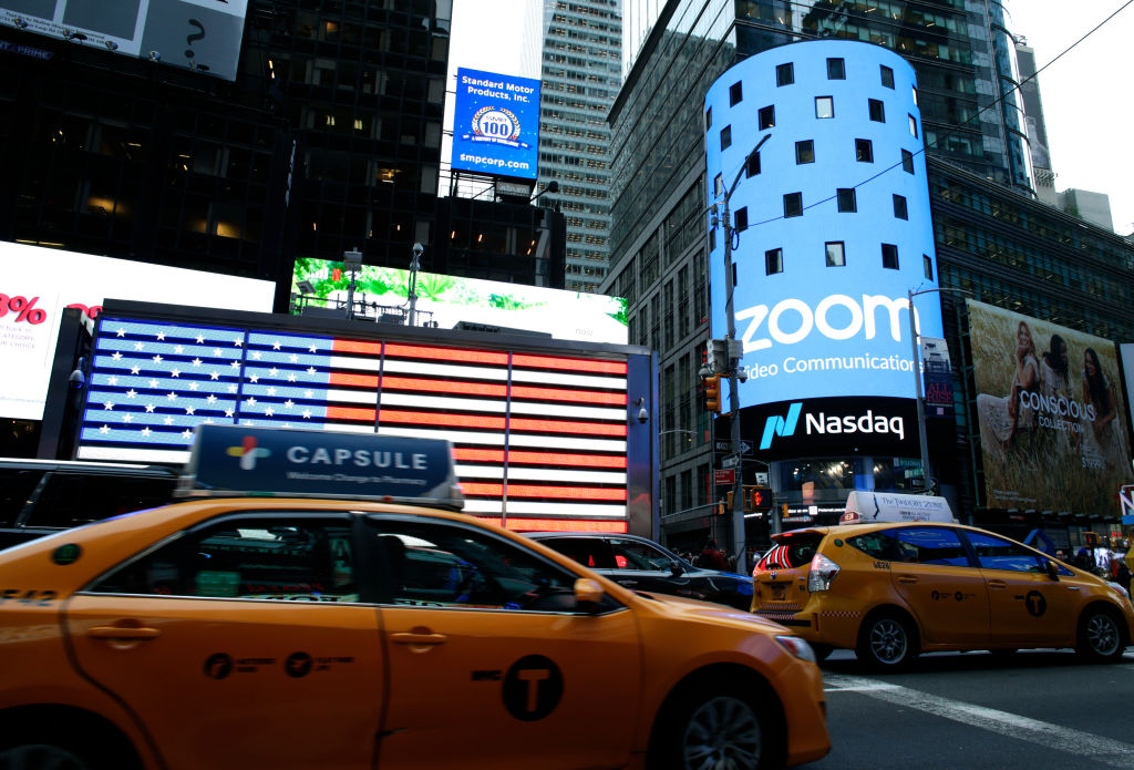 Logotipo do Zoom na Times Square, em Nova York. Crédito: Kena Betancur / Stringer (Getty Images)