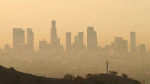 Ar poluído em Los Angeles. Imagem: David McNew (Getty Images)