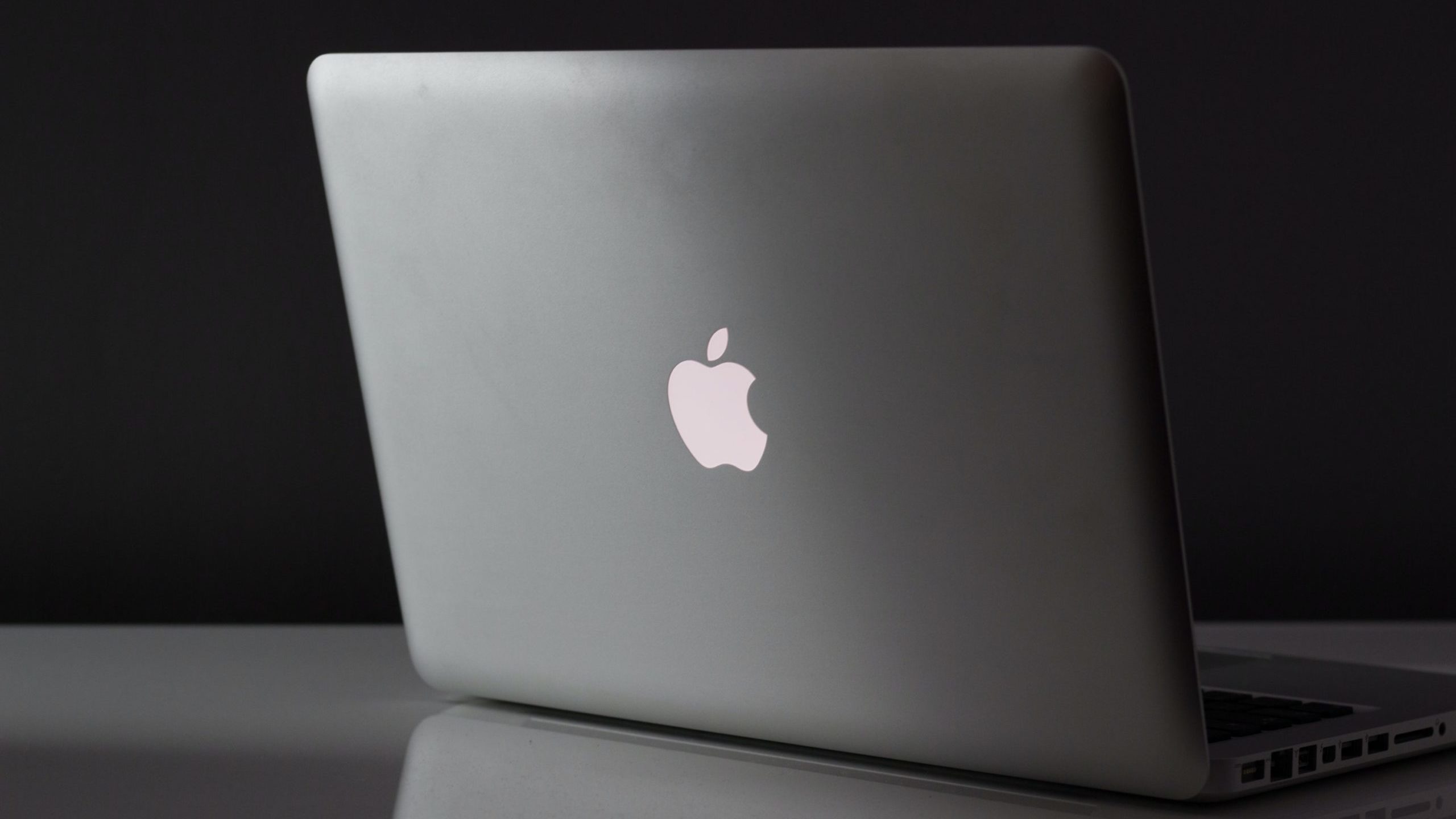 Apple MacBook Pro. Imagem: Marcin Nowak (Unsplash)