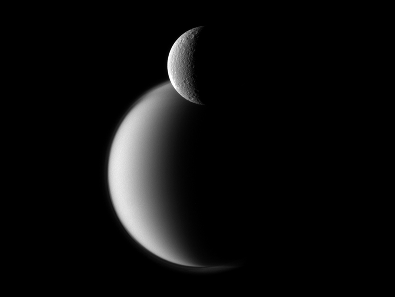 Луна нептун сатурн. Спутники Сатурна Титан и Рея. Титан Спутник Сатурна. Рея Планета. Титан Спутник Сатурна фото.