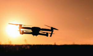 Em clima de "Blade Runner", China usa drones sonoros para defender lockdown