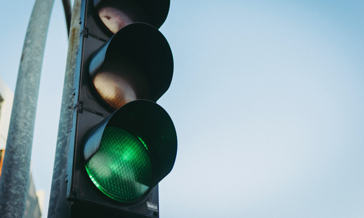 Semáforo inteligente promete trânsito fluindo e sem congestionamentos