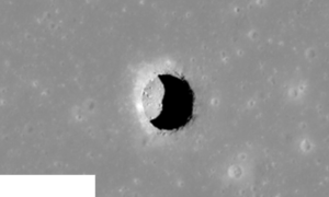 Imagem mostra cratera na Lua com temperatura estável capaz de sustentar vida humana.