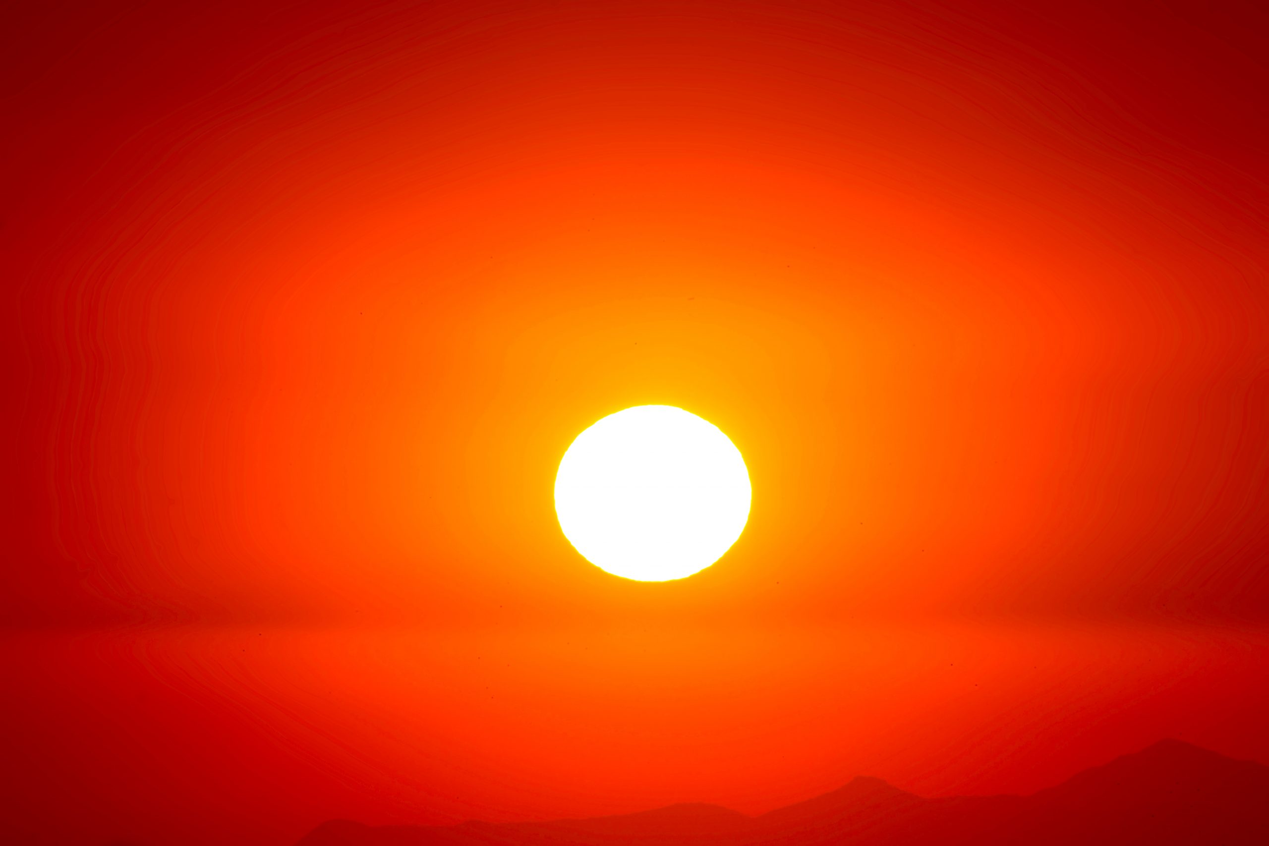 Onda de calor na Europa - Imagem mostra uma paisagem alaranjada ocasionada pelo brilho do Sol.
