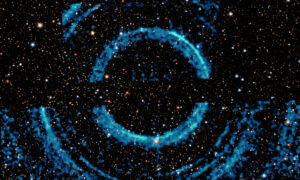 NASA capta gigantescos anéis de poeira ao redor de buraco negro