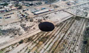 Buraco no Chile: aparecem mais três grandes rachaduras no solo