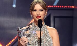 Taylor Swift lança 4 músicas novas de surpresa à meia-noite; confira