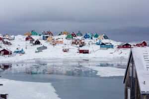 Crise climática: gelo derretido da Groenlândia aumentará nível do mar em 27 cm