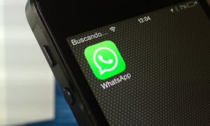 Saída de grupos e online escondido: veja como atualizar seu WhatsApp