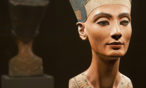 Câmara funerária de Tutancâmon pode conter porta para o túmulo de Nefertiti