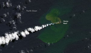 Erupção de vulcão submarino “deu luz” a uma ilha no Oceano Pacífico; veja