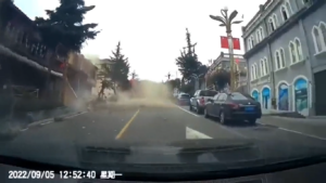 Vídeo mostra momento exato em que terremoto atinge a China