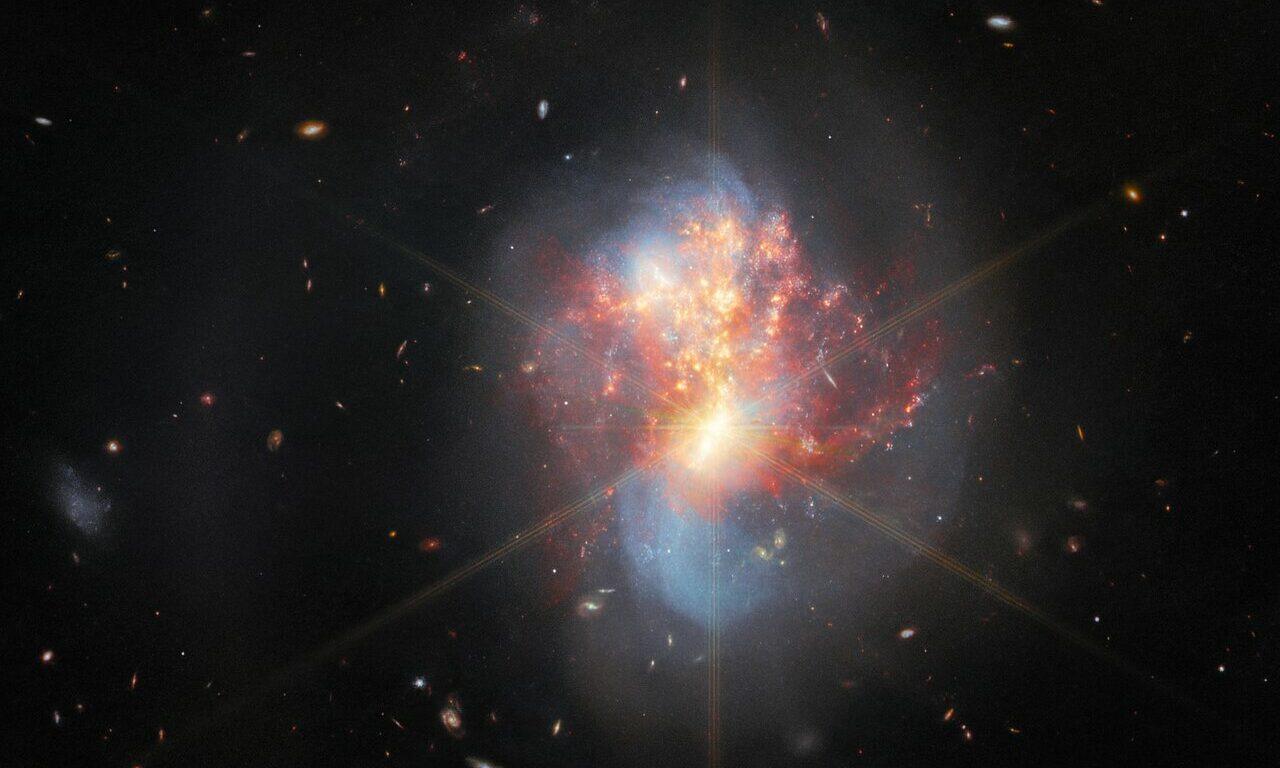 Nova foto de James Webb mostra incrível fusão de galáxias