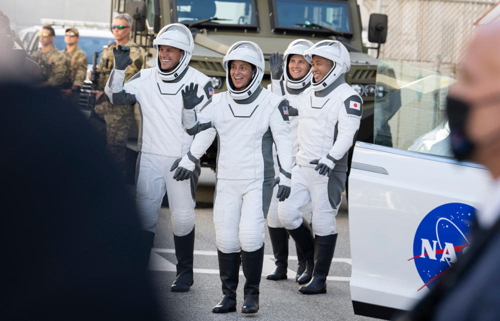 Da esquerda para a direita, os astronautas Josh Cassada, Nicole Mann, Anna Kikina e Koichi Wakata.