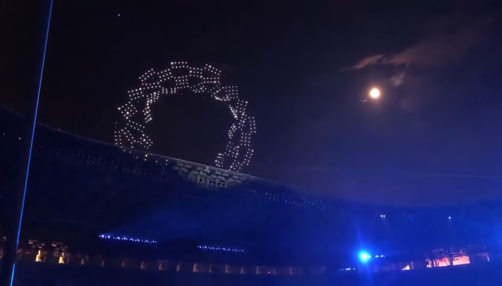 Show de drones durante a cerimônia de abertura dos Jogos Olímpicos do Japão.