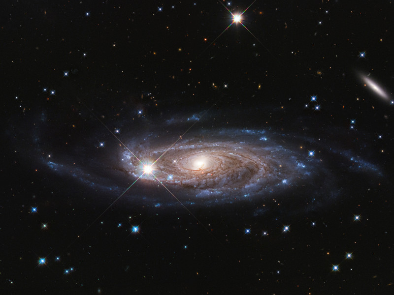 UGC 2885, uma galáxia gigante vizinha a nossa. 
