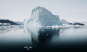 Onda de calor forçou derretimento inesperado na Groenlândia; veja imagem