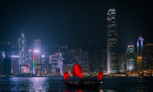 Hong Kong vai dar 500 mil passagens aéreas de graça para retomar turismo