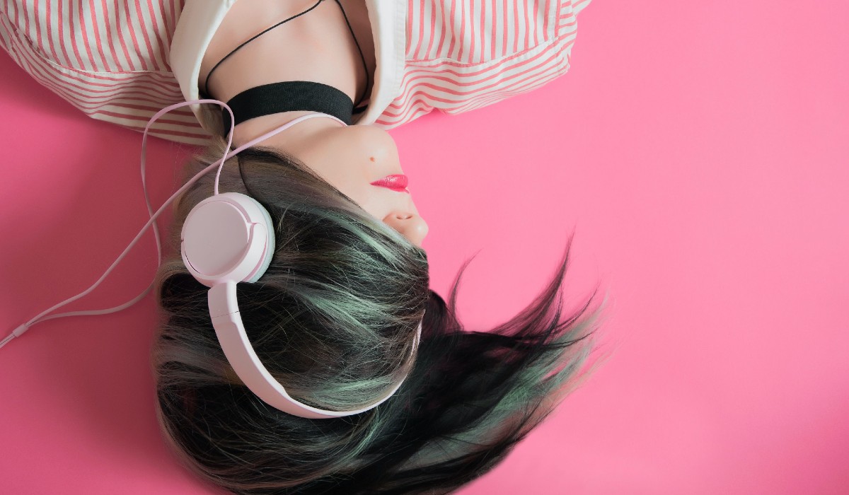 Spotify lança DJ de IA que oferece música personalizada com comentários