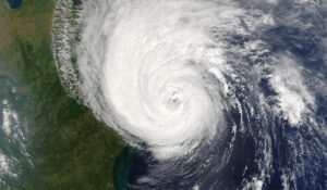 olho do furacão chegando à costa dos EUA