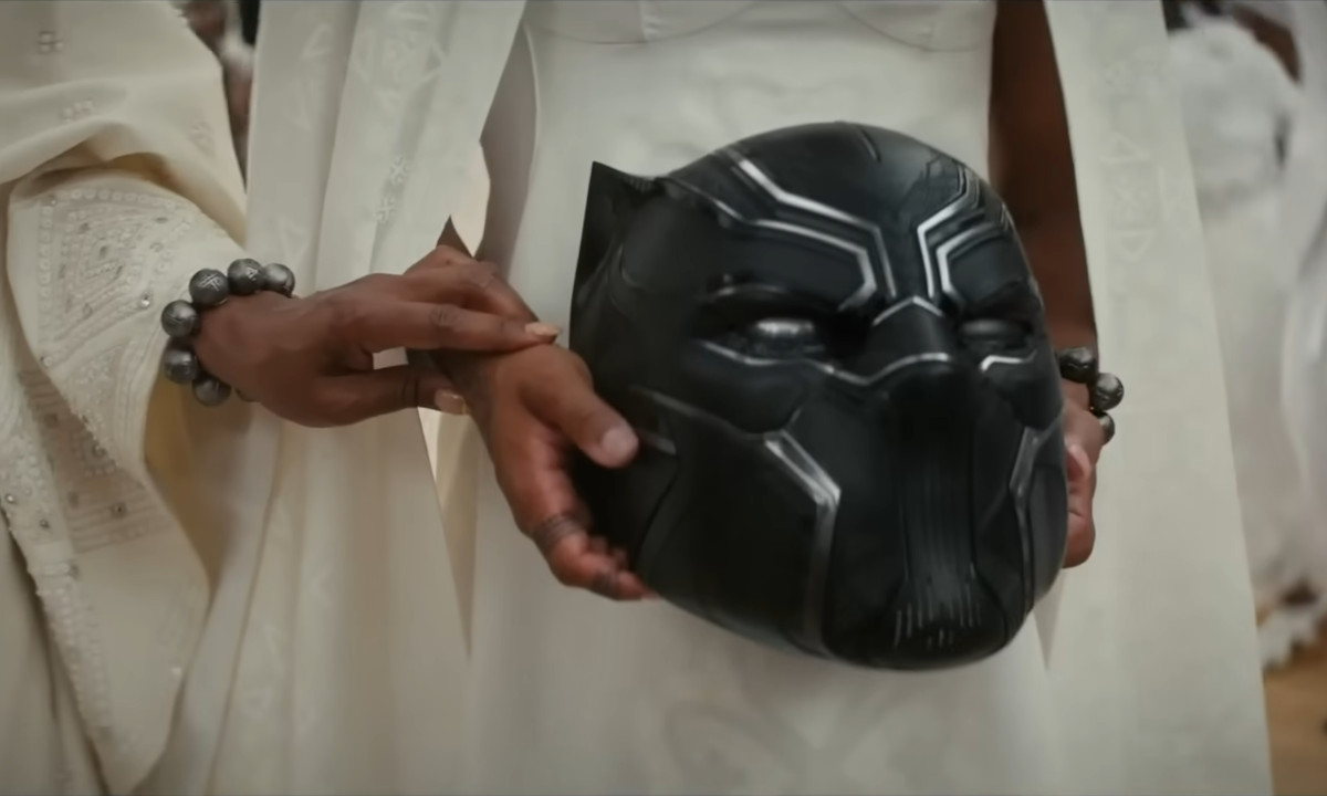“Pantera Negra 2” ganha pôsteres individuais e vídeo de elenco elogiando Boseman