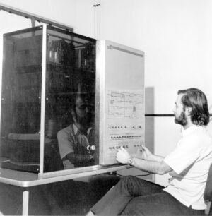 "Patinho Feio", o 1º computador brasileiro, faz 50 anos e ganha exposição