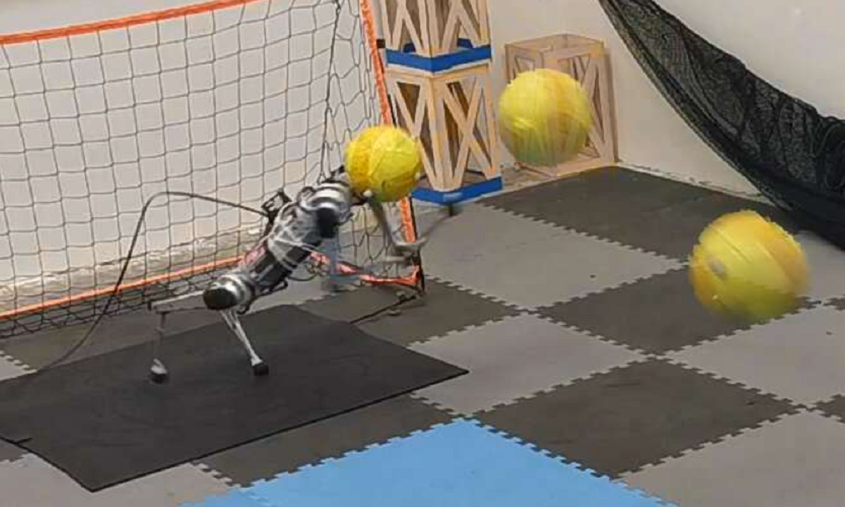 Robô goleiro mostra que é especialista em pênaltis e pega qualquer
