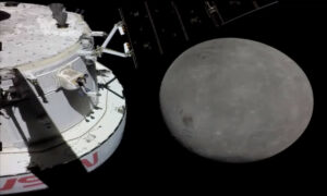 Artemis 1 chega na Lua e capta Terra no horizonte lunar; veja imagens