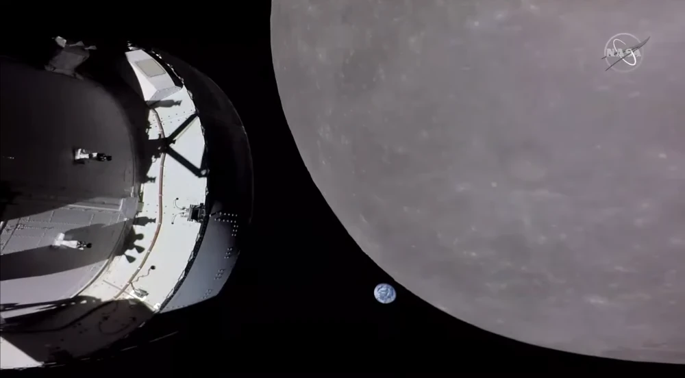 Imagens da Terra e da Lua captadas pela nave Orion, da missão Artemis 1