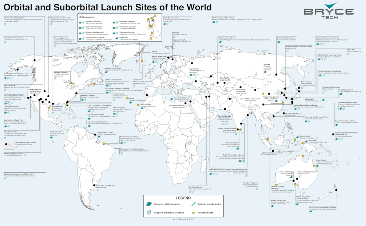 Mapa global com os locais de lançamentos de foguetes orbitais (esfera azul escura rodeada por círculo), suborbitais (esfera azul clara semi rodeada por círculo), mísseis (desenho de um míssil em azul) e propostas de novas bases espaciais (em amarelo)