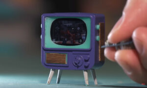 Menor TV OLED do mundo tem tela de 0,6 polegada e está à venda