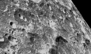 NASA divulga fotos da superfície lunar captadas durante a Artemis 1
