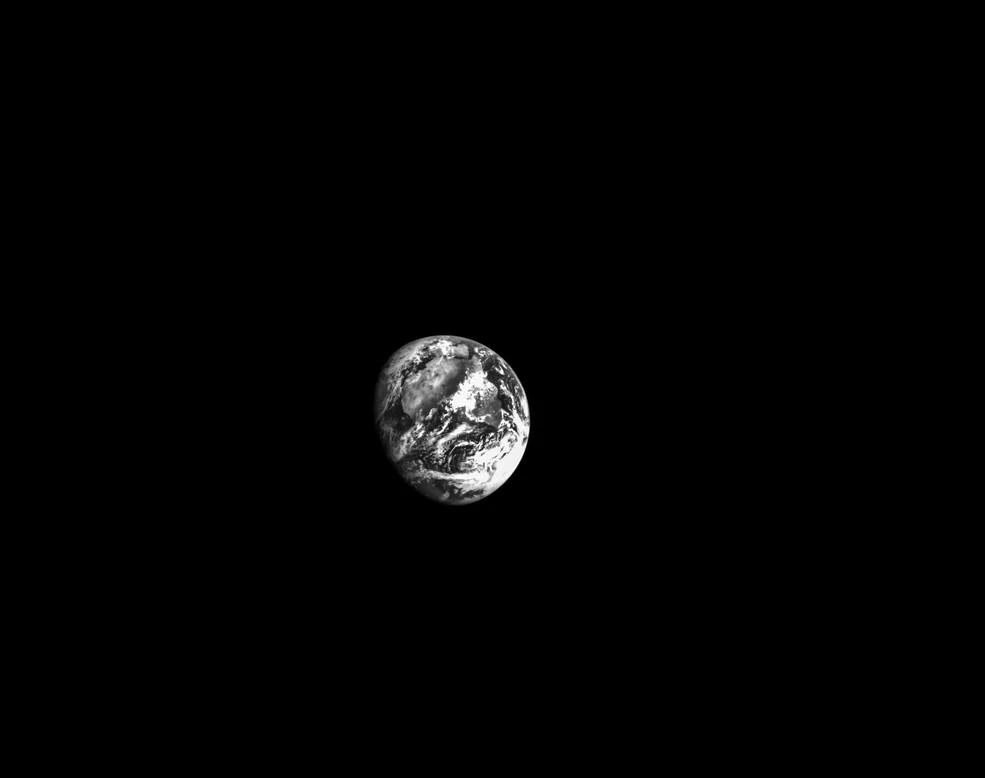 Foto captada da Terra captada durante o segundo dia da missão da Artemis 1. 