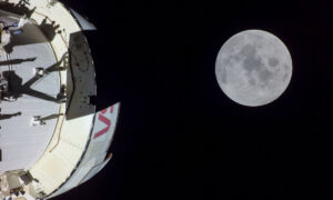 Artemis 1 se despede da Lua com fotos e vídeos incríveis da superfície