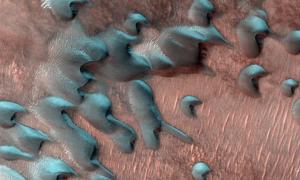 Neve caindo em cubos: NASA revela como é o inverno de -123ºC em Marte