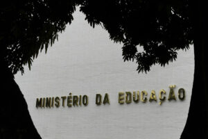Lula autoriza reajuste de bolsas da educação