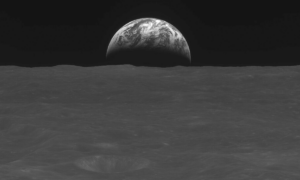 Sonda da Coreia envia fotos da Lua e da Terra do fim de 2022 em preto e branco