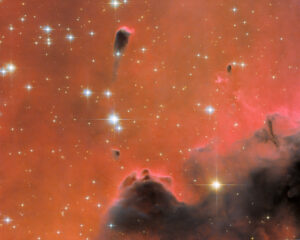 Nebulosa da Alma em imagem avermelhada é captada pelo Hubble