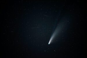 Cometa que vem em direção da Terra já aparece em fotografias; veja