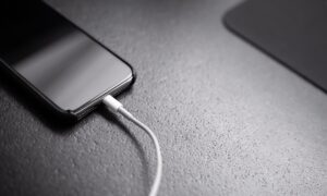 Troca de bateria dos iPhones vai ficar bem mais cara, segundo a Apple