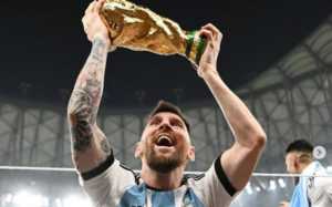 Falsa: foto de Messi mais curtida do Instagram não é com taça verdadeira