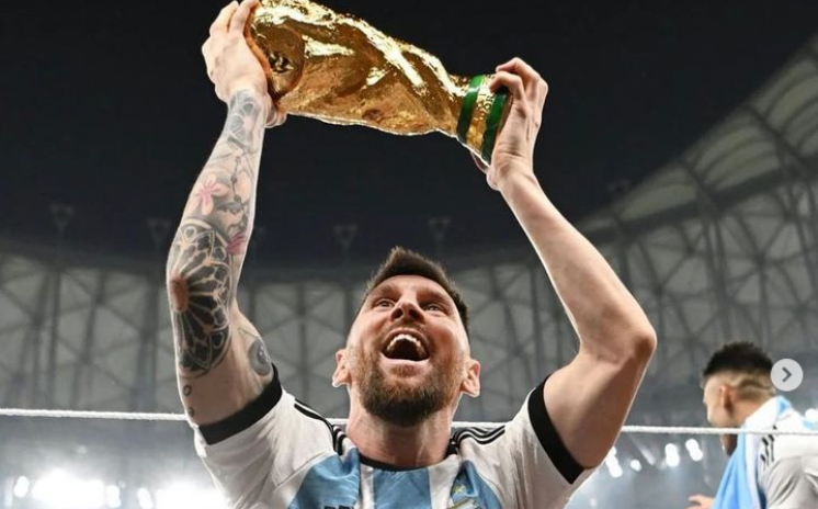 Falsa: foto de Messi mais curtida do Instagram não é com taça verdadeira