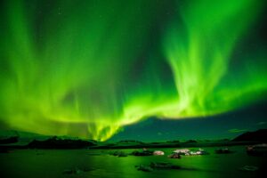 Tempestade solar gera auroras boreais ao redor da Terra