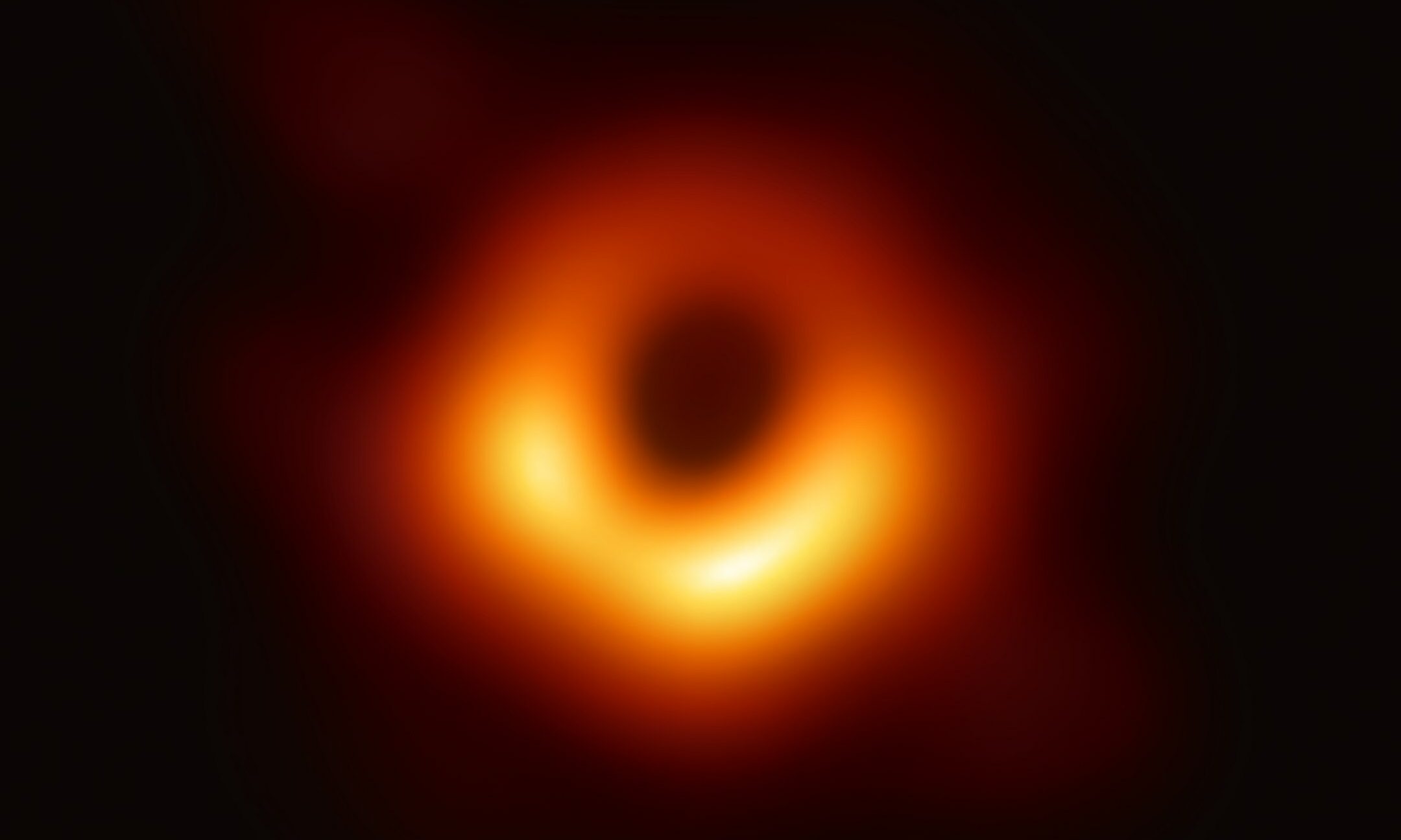 Cientistas estudam 5 mil buracos negros e descobre porque o brilho oscila