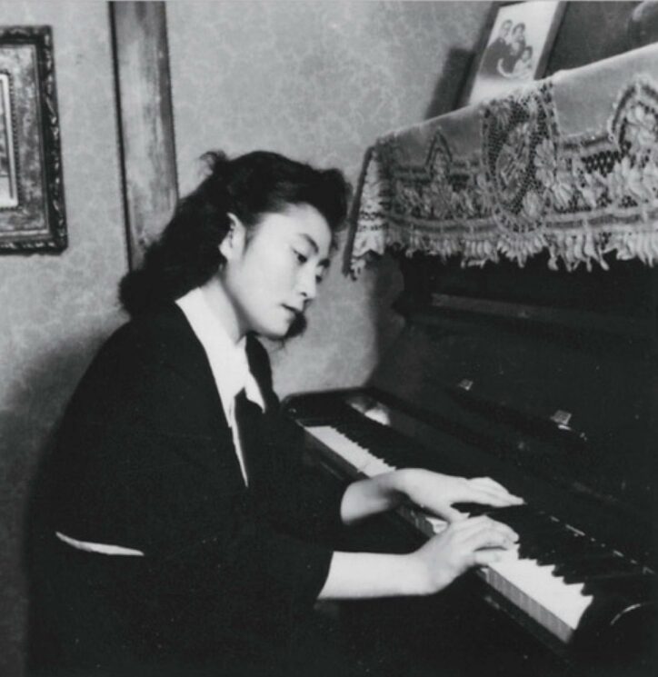 Yoko Ono com 16 ou 17 anos, em 1948 Imagem: Reprodução