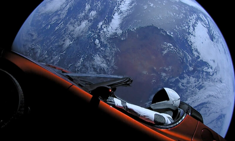 Após 5 anos, veja por onde anda o carro da Tesla lançado ao espaço