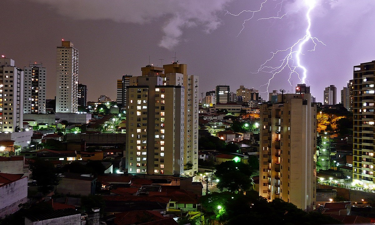A Temporada de Chuvas e a Realidade dos Raios no Brasil