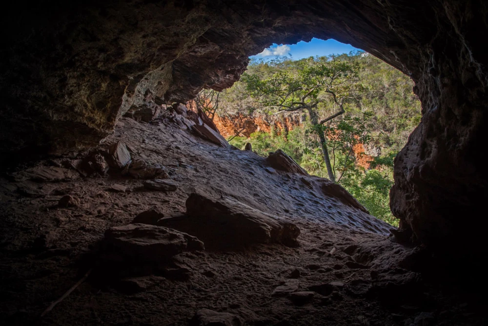 As cavidades em substrato de ferro têm entradas mais estreitas do que as cavernas mais comuns. Imagem: Augusto Milagres / Instituto Prístino