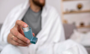 Estudo sugere que asma protege contra o agravamento da COVID-19
